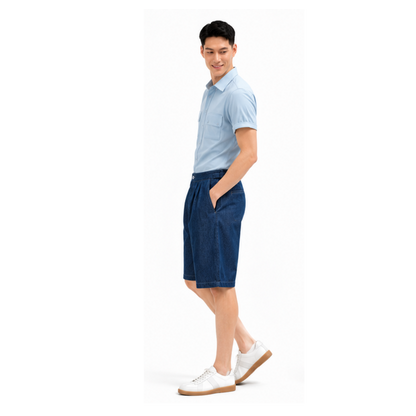 Men's fitted short-sleeve shirt SH102 — light blue poplin, front view on model, two chest patch pockets with button flaps
