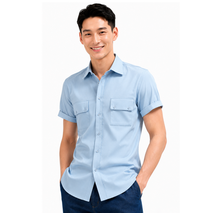 Men's fitted short-sleeve shirt SH102 — light blue poplin, front view on model, two chest patch pockets with button flaps

